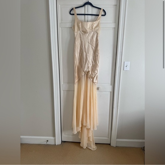 HOUSE OF CB 'Vittoria' Champagne Chiffon Floor Length Gown - Picture 6 of 7